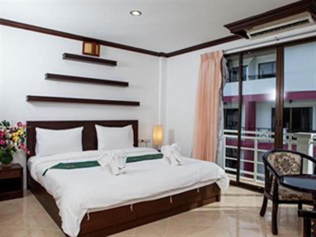 Triple Rund Place Hotel Patong Exterior photo