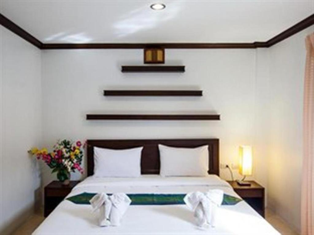 Triple Rund Place Hotel Patong Exterior photo
