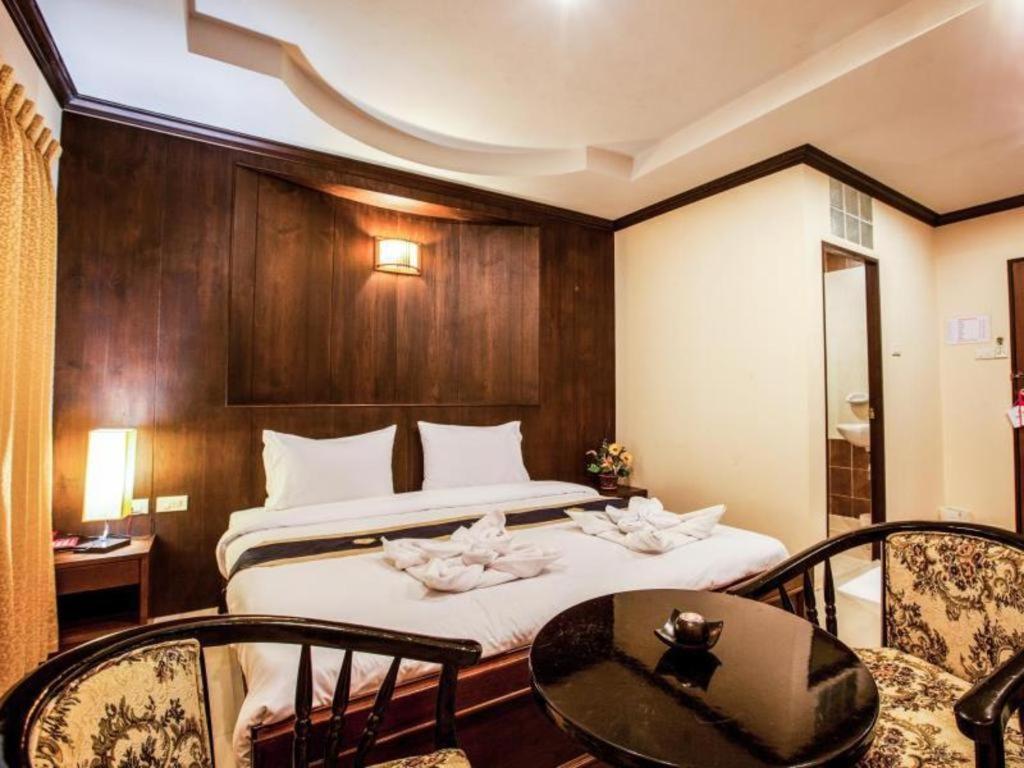 Triple Rund Place Hotel Patong Exterior photo