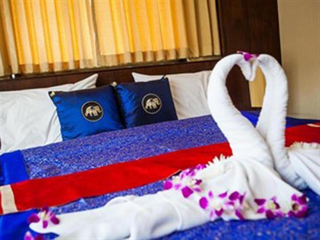 Triple Rund Place Hotel Patong Exterior photo