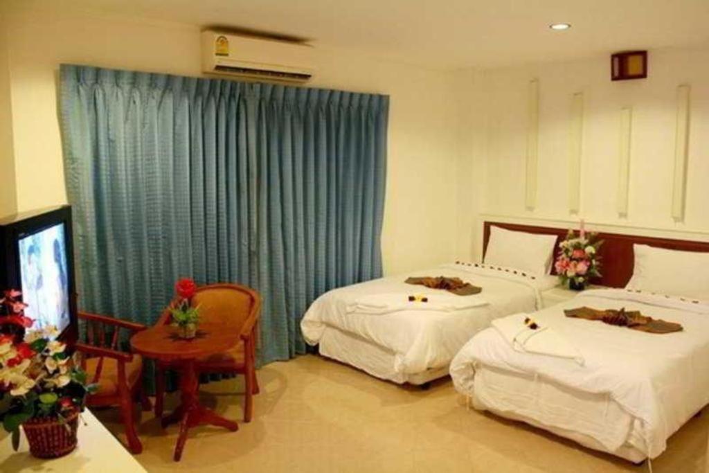 Triple Rund Place Hotel Patong Exterior photo