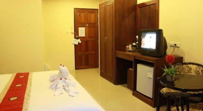 Triple Rund Place Hotel Patong Exterior photo