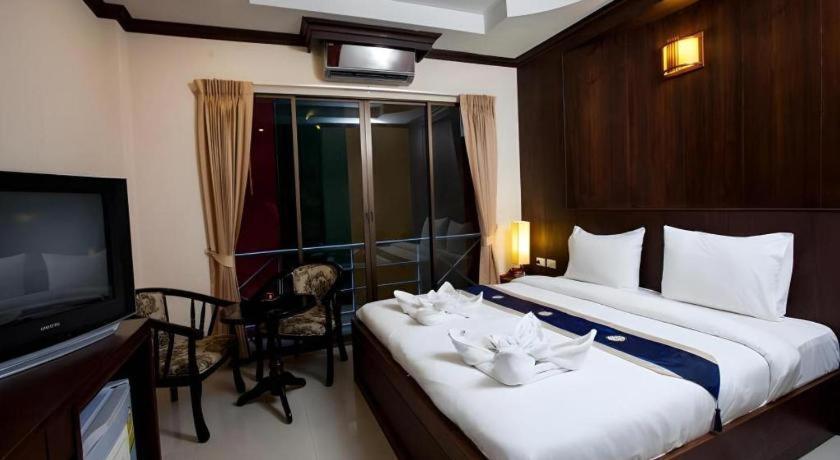 Triple Rund Place Hotel Patong Exterior photo