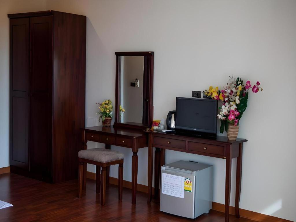 Triple Rund Place Hotel Patong Exterior photo