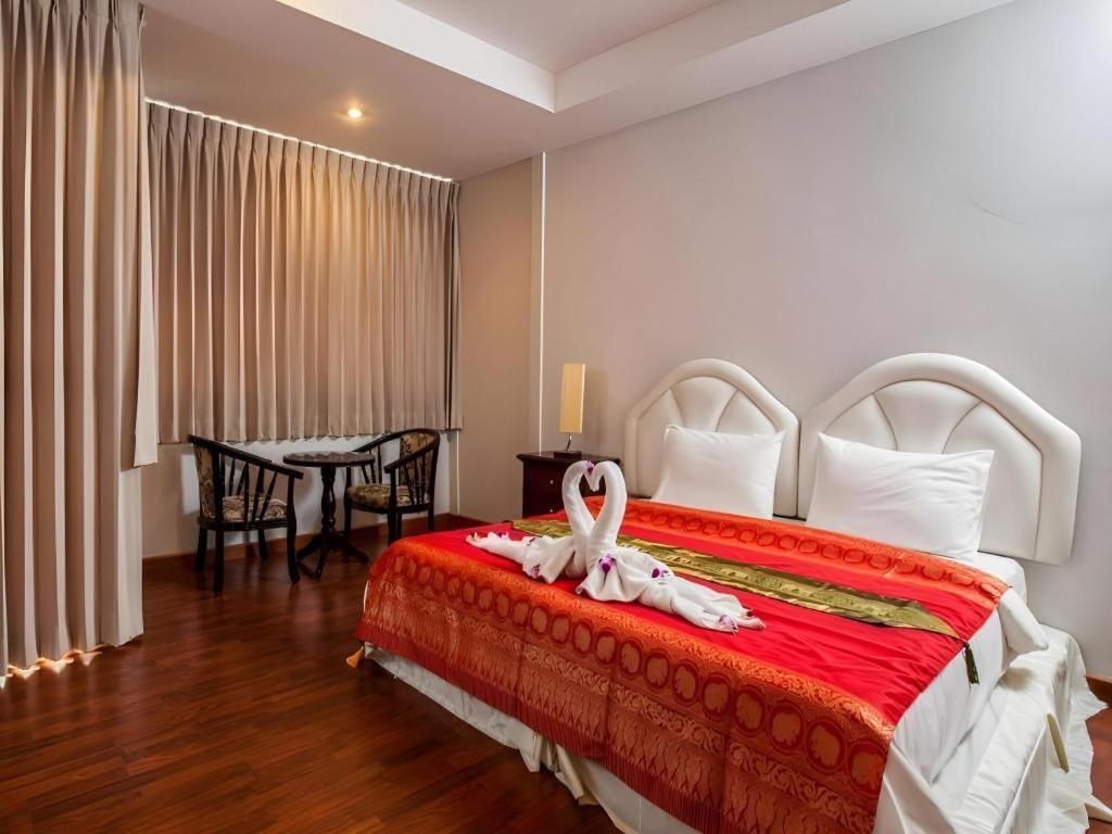 Triple Rund Place Hotel Patong Exterior photo