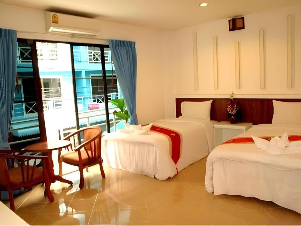 Triple Rund Place Hotel Patong Exterior photo